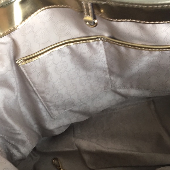 Michael Kors Flower Perforated Tote Gold - Picture 5 of 16